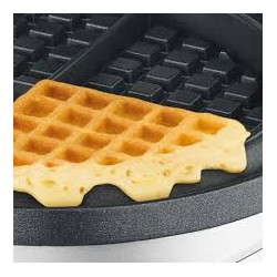 THE NO-MESS WAFFLE MAKER